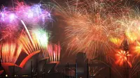 Pesta Kembang Api saat merayakan malam tahun baru 2015 di Sydney (Foto: http://www.mirror.co.uk/)