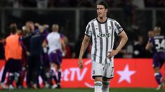 Juventus gagal menutup laga terakhir mereka di Liga Italia musim 2021/2022 dengan kemenangan. Dusan Vlahovic dan kolega kalah di kandang Fiorentina dengan skor 0-2 pada Minggu, 22 Mei 2022 dini hari WIB. (AFP/Filippo Monteforte)