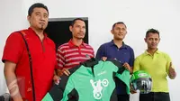Namun Go-Jek bukan pekerjaan utama Anang. Hati pemain Timnas di era 1990-an ini masih tetap untuk Sepakbola (Liputan6.com / Ahmad Zaini)
