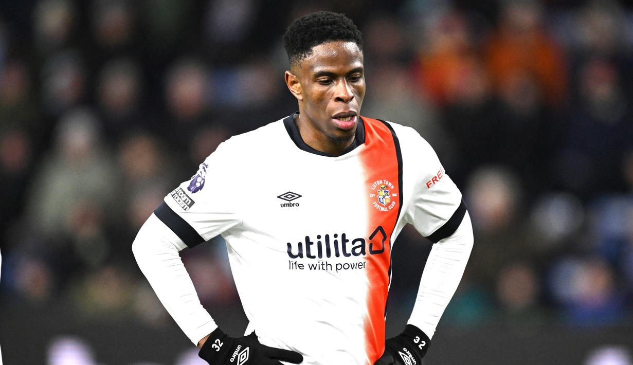 Chiedozie Ogbene termasuk pemain yang memiliki kecepatan luar biasa di Premier League musim ini. Winger baru Luton Town ini mencatatkan kecepatan tertinggi di angka 36,93 km/jam. (AFP/Oli Scarff)