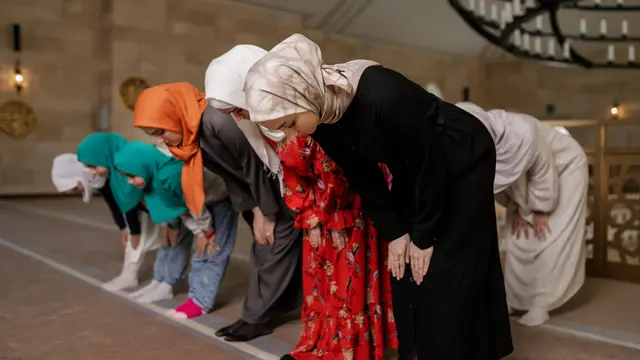 5 Tips Efektif Mengajarkan Ibadah Salat Pada Anak Sejak Dini