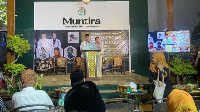 Bupati dan Wakil Bupati Kudus terpilih, Samani Intakoris dan Belinda mengaku akan merevisi Hari Jadi Kudus dan rencana pendirian museum Sunan Kudus. (Liputan6.com/Arief Pramono