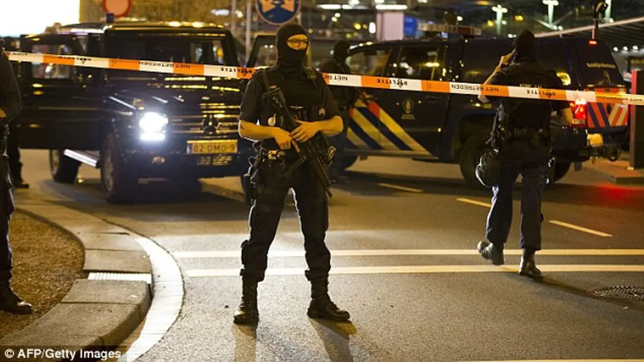 'Teror' di Bandara Amsterdam, 1 Penumpang Diamankan