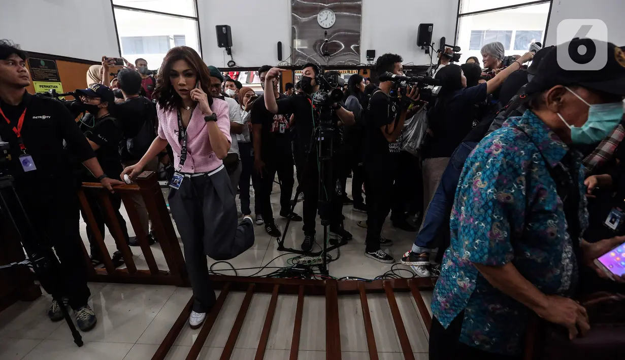 Suasana usai sidang pembacaan vonis Terdakwa Richard Eliezer Pudihang Lumiu dalam kasus pembunuhan Brigadir Yosua Hutabarat di Pengadilan Negeri Jakarta Selatan, Rabu (15/2/2023). Richard Eliezer Pudihang Lumiu di di vonis 1 Tahun 6 bulan Penjara. (Liputan6.com/Johan Tallo)