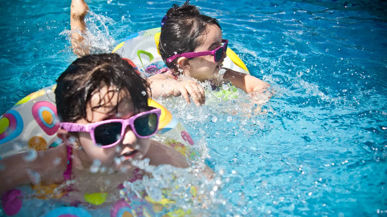Tidak Hanya Menyenangkan, Ini 6 Manfaat Berenang Untuk Tumbuh Kembang Anak