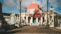 Lihat bagaimana para balerina lokal di Puerto Rico menarik di jalanan modern kota tersebut, penasaran?