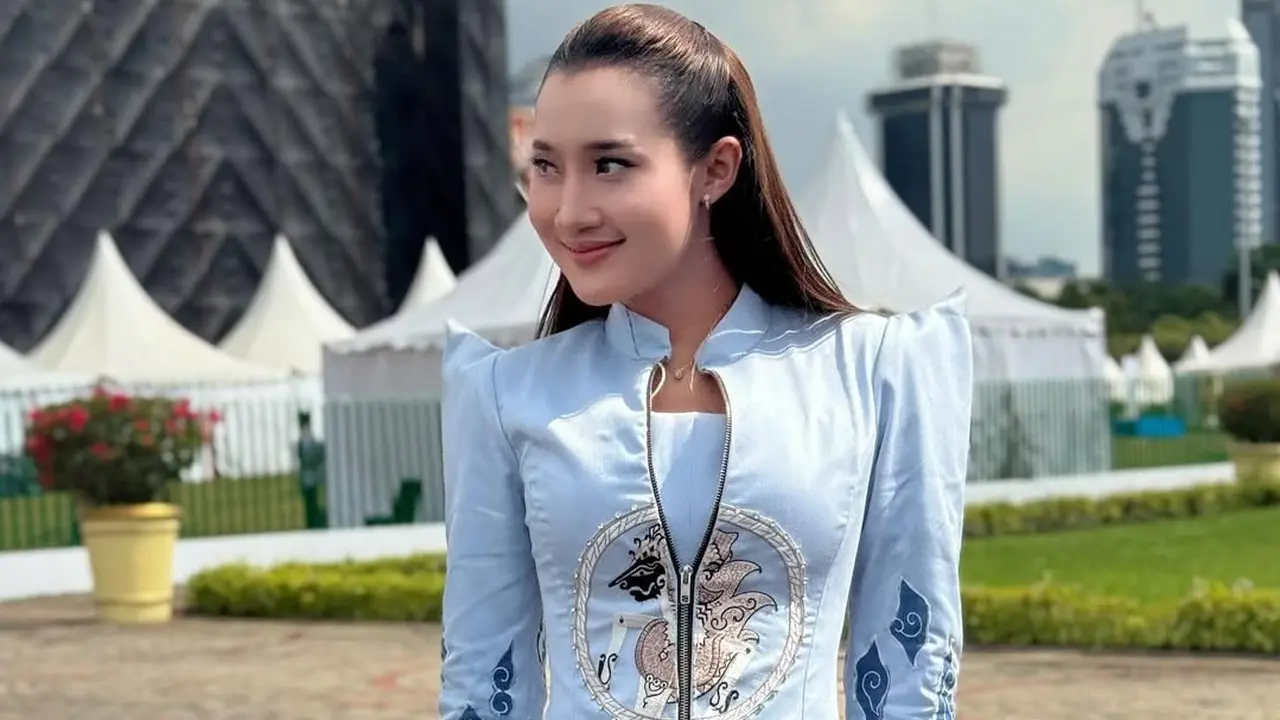 Potret Long Dress ala Yeni Inka