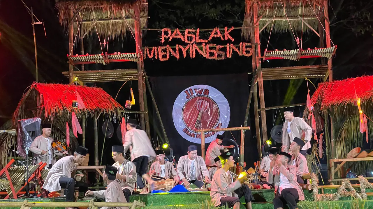 Pertunjukan angklung paglak, sebagai wujud pelestarikan musik tradisional angklung di Banyuwangi (Istimewa)