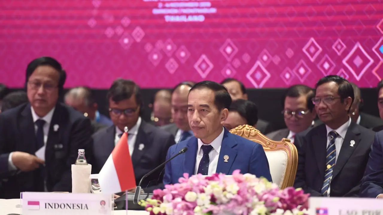 Presiden Jokowi menghadiri KTT ke-22 ASEAN Plus Three (APT) di Impact Exhibition and Convention Center, Bangkok, Thailand. (Biro Pers Sekretariat Presiden/Rusman)