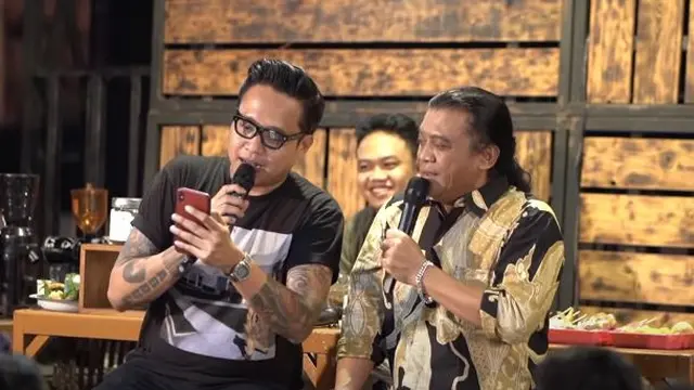 Tenar di Kalangan Milenial Berkat Acaranya, Ini 6 Potret Gofar Hilman dan Didi Kempot