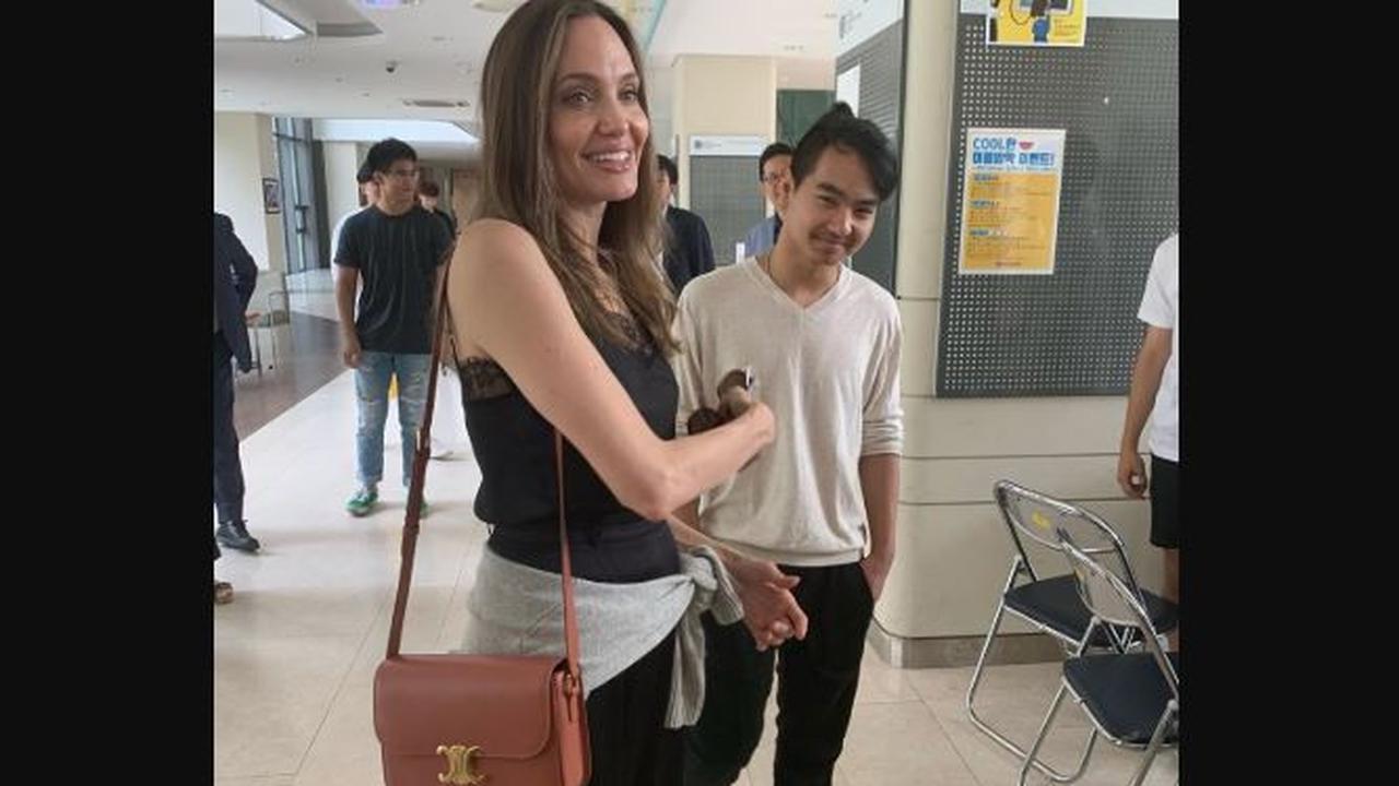 Tampilan Kasual Angelina Jolie Saat Temani Maddox Keliling Kampus