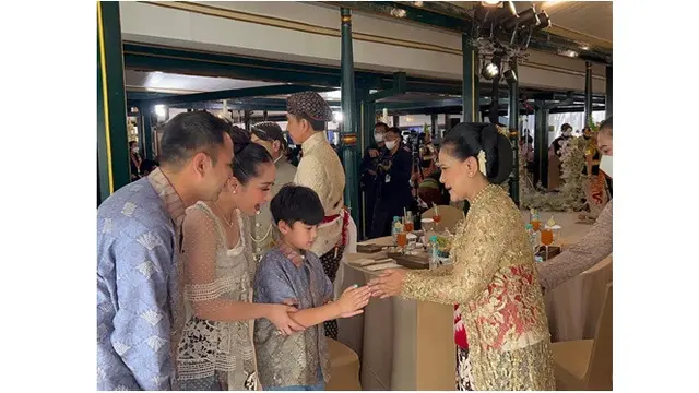 7 Potret Raffi Ahmad dan Nagita Slavina Kondangan ke Pernikahan Kaesang-Erina