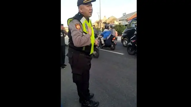 Aksi Kapolsek Kedawung Cirebon AKP Tutu Mulyana berjoget