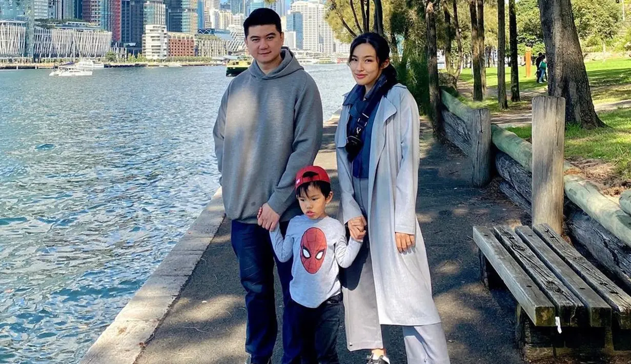 Melalui akun Instagram, Arnold Poernomo membagikan kabar bahagia. Arnold pun mengunggah momen kelahiran anak keduanya dalam video di media sosial. (Liputan6.com/IG/@tiffanysoetanto)