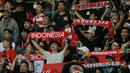 Suporter bernyanyi bersama saat memberikan dukungan kepada Timnas Indonesia U-19 yang bertanding melawan Myanmar pada laga Piala AFF U-19 2022 di Stadion Patriot Candrabhaga, Bekasi, Minggu (10/7/2022). (Bola.com/M Iqbal Ichsan)