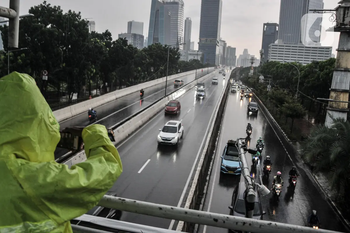 Waspada Cuaca Ekstrem di Jabodetabek Hingga April 2022