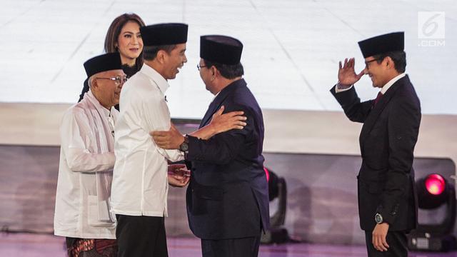 Peluk Hangat Jokowi - Prabowo Akhiri Debat Perdana Pilpres 2019
