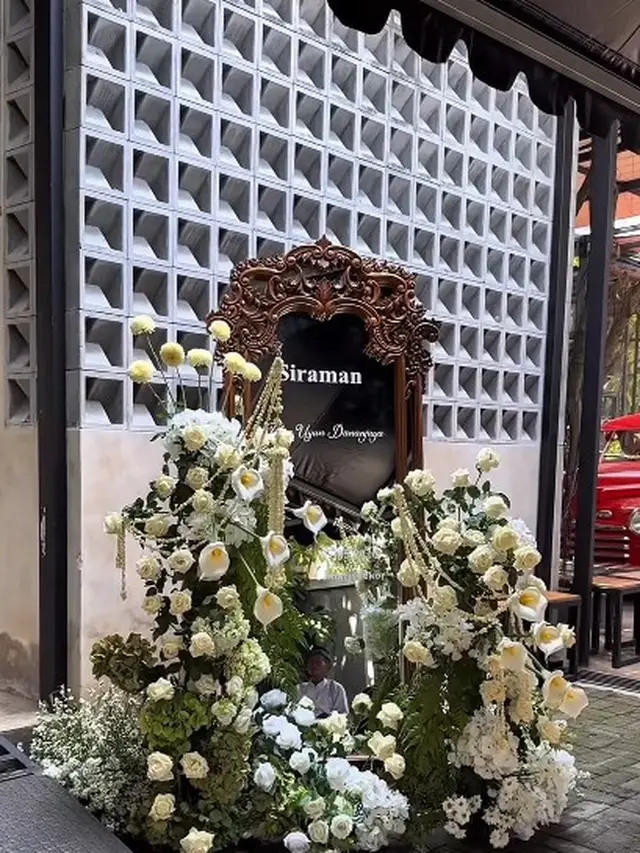 Dekorasi Siraman Pernikahan Putra Soimah (Foto: Instagram @mamuktukangmakeupjogja @hi.storycc @amarisdekor)