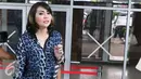 Tessa Kaunang pada saat diwawancari oleh wartawan di Pengadilan Negeri Jakarta Selatan, Senin (22/8). Tessa Kaunang digugat oleh mantan suaminya Sandy Tumiwa masalah harta gono-gini berupa rumah ditaksir seharga Rp2 miliar. (Liputan6.com/Herman Zakharia)