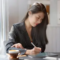 ilustrasi perempuan bekerja/Photo by bongkarn thanyakij from Pexels