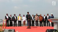 Presiden Joko Widodo (Jokowi) memberikan sambutan saat meresmikan empat ruas tol di Provinsi Jawa Timur, Kamis (20/12). Empat ruas tol sepanjang 59 km ini merupakan bagian dari Jalan Tol Trans-Jawa. (Liputan6.com/Angga Yuniar)