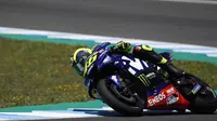 Pembalap Movistar Yamaha, Valentino Rossi, hanya finis kelima pada balapan MotoGP Jerez, Minggu (6/5/2018). (AP Photo/Miguel Morenatti)