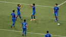 <p>Para pemain Chonburi FC merayakan gol ke gawang Persija Jakarta saat laga persahabatan antara Persija Jakarta menghadapi Chonburi FC dalam rangka Grand Launching Jakarta International Stadium (JIS), Minggu (24/7/2022). (Bola.com/M Iqbal Ichsan)</p>