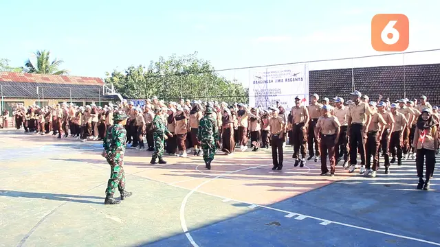 Siswa SMAN 1 Jampangtengah Kabupaten Sukabumi saat mengikuti kegiatan P5 dengan pelatihan bersama TNI Koramil Jampangtengah (Liputan6.com/Fira Syahrin).