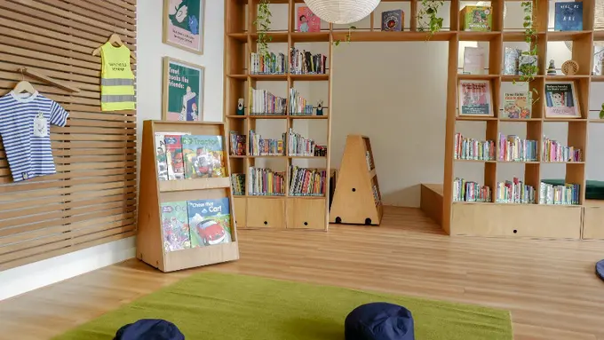 Perpustakaan HEI Book Cabin untuk Menumbuhkan Rasa Cinta Membaca