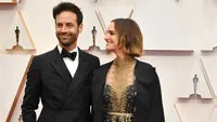 Natalie Portman dan suaminya, Benjamin Millepied tiba di karpet merah Academy Awards ke-92 atau Oscar 2020 di Dolby Theatre, Los Angeles, Minggu (9/2/2020).  Salah satu artis penampilan yang mencuri perhatian dalam red carpet Oscar kali ini adalah Natalie Portman. (Amy Sussman/Getty Images/AFP)