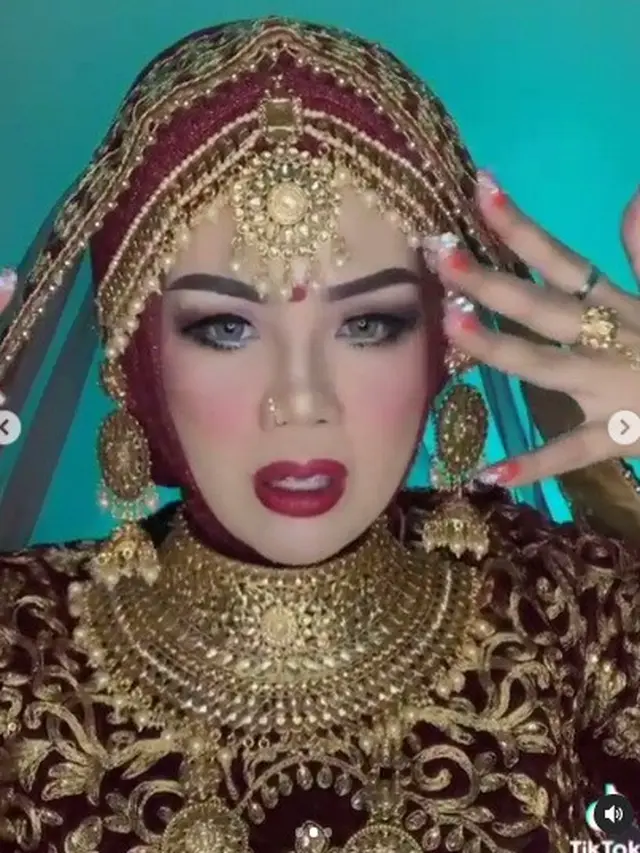 6 Potret Elly Sugigi saat Bergaya ala India, Bikin Pangling