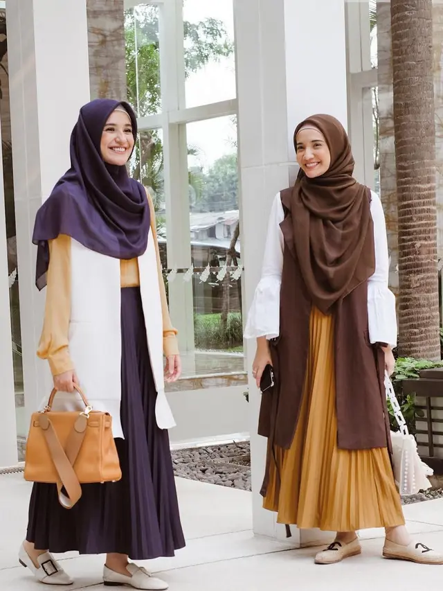 7 Gaya Zaskia dan Shireen Sungkar Pakai Baju Kembar, Kompak Banget