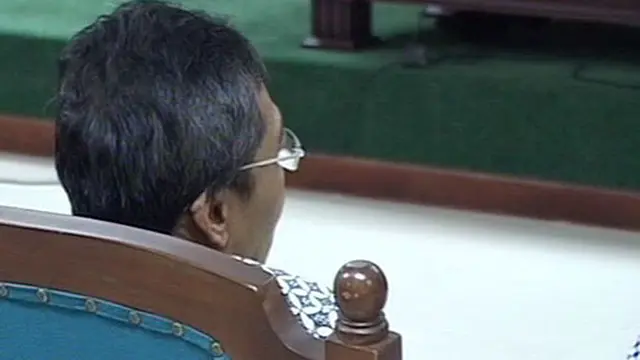 Tangis Fathanah untuk Luthfi Hasan