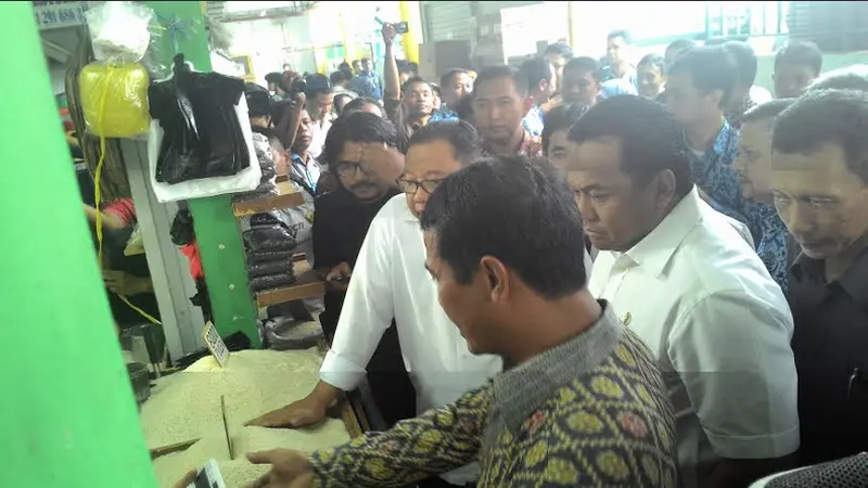 3 Menteri Jokowi Kunjungi Pasar Cibinong
