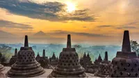 Berwisata ke Candi Borobudur kini terbilang mudah ditempuh dan relatif murah, apalagi sekarang ada maskapai yang memiliki rute penerbangan sangat lengkap.