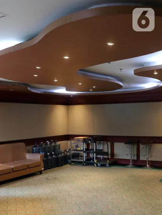 Suasana ruang kerja Dewan Pengarah Badan Riset dan Inovasi Nasional (BRIN) yang berada pada lantai dua Gedung BRIN di Jakarta, Selasa (19/7/2022). Sebelumnya, Kepala Biro Komunikasi Publik Badan Riset Inovasi Indonesia (BRIN) Driszal Fryantoni, meluruskan informasi terkait anggaran renovasi ruangan dewan pengarah sebesar Rp 6,1 miliar. (Liputan6.com/Angga Yuniar)