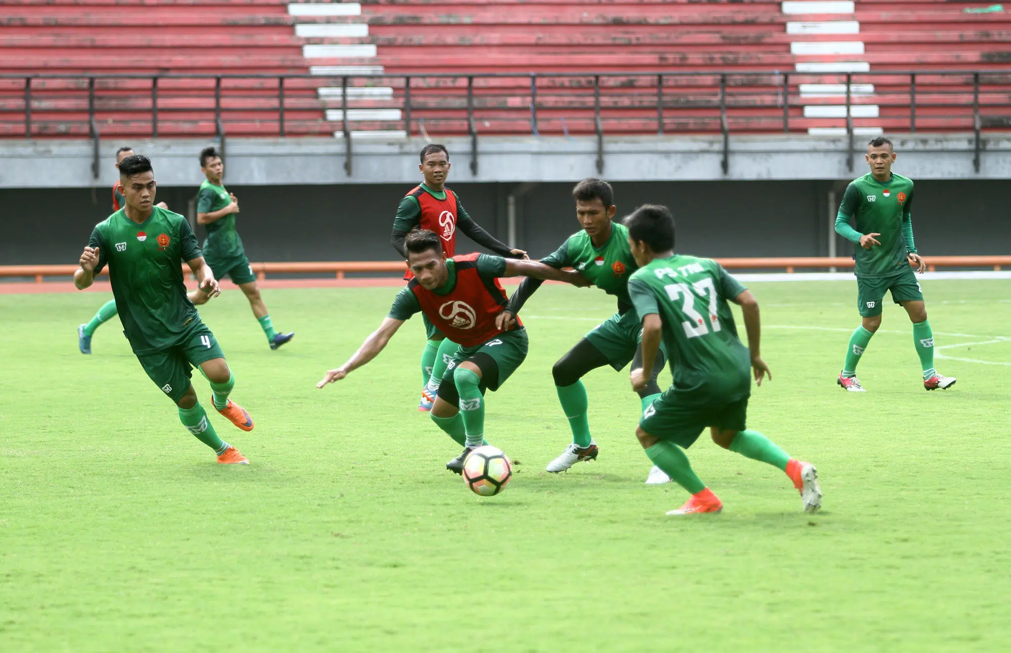 Persebaya berlatih jelang menghadapi Piala Presiden 2018. (Liputan6.com/Dimas Angga P)