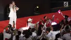 Pedangdut, Inul Daratista saat tampil jelang pidato Visi Indonesia yang akan disampaikan Presiden/Wakil Presiden terpilih 2019-2024, Joko Widodo dan KH Ma’ruf Amin di SICC, Kab Bogor, Jawa Barat, Minggu (14/7/2019). Tiga lagu dinyanyikan menghibur relawan pendukung. (Liputan6.com/Helmi Fithriansyah)