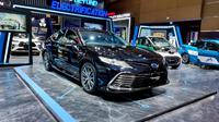Toyota Camry Hybrid (Otosia.com/Arendra Pranayaditya)