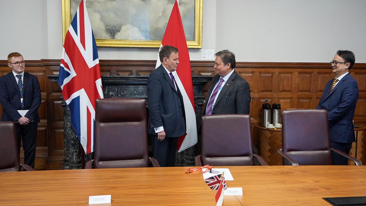 Bertemu Mendag Inggris, Airlangga Bahas Program Susu Gratis - Bisnis ...