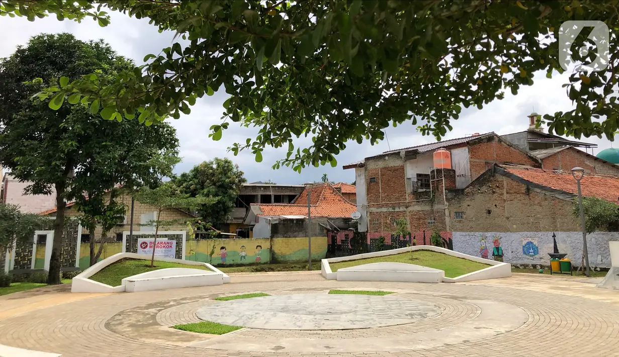 Suasana Taman Maju Bersama (TMB) Assakinah di kawasan Kebagusan, Jakarta, Kamis (27/2/2020). Gubernur DKI Jakarta Anies Baswedan akan membangun 200 TMB hingga tahun 2022 untuk memenuhi target 30 persen ruang terbuka hijau (RTH) di wilayah Ibu Kota. (Liputan6.com/Immanuel Antonius)