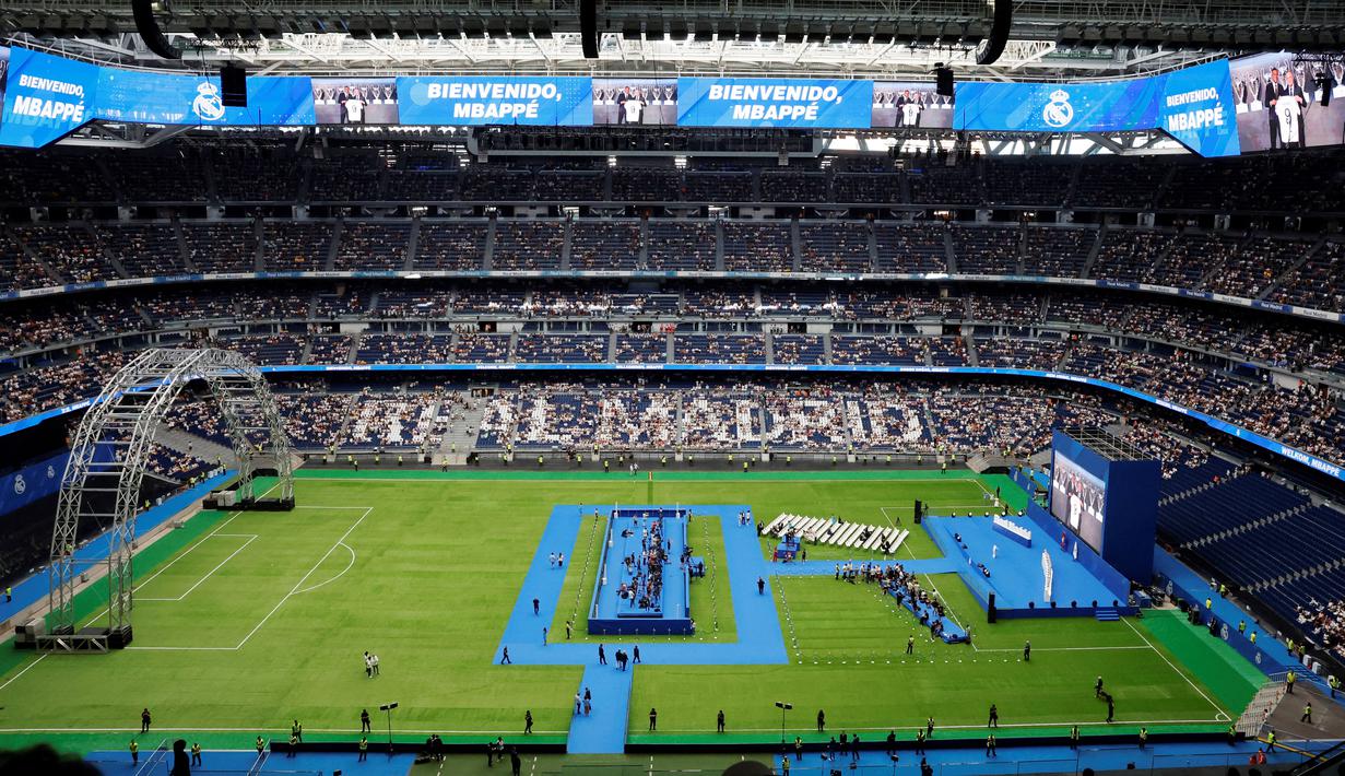 Sekitar 85 ribu suporter Los Blancos hadir di Estadio Santiago Bernabeu untuk menyambut Kylian Mbappe. (AFP/Oscar Del Pozo)