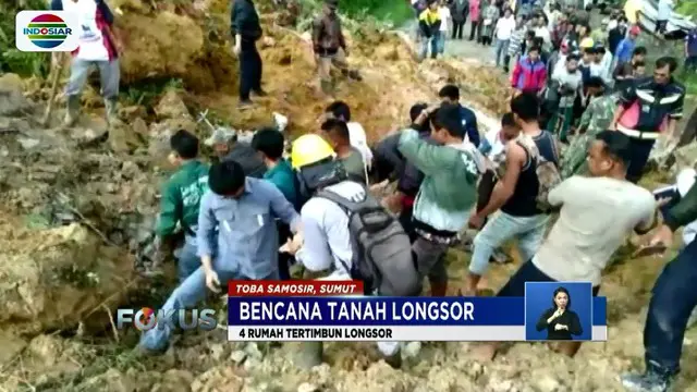 Tim SAR evakuasi enam korban yang tewas dalam peristiwa longsor di Toba Samosir, Sumatra Utara.