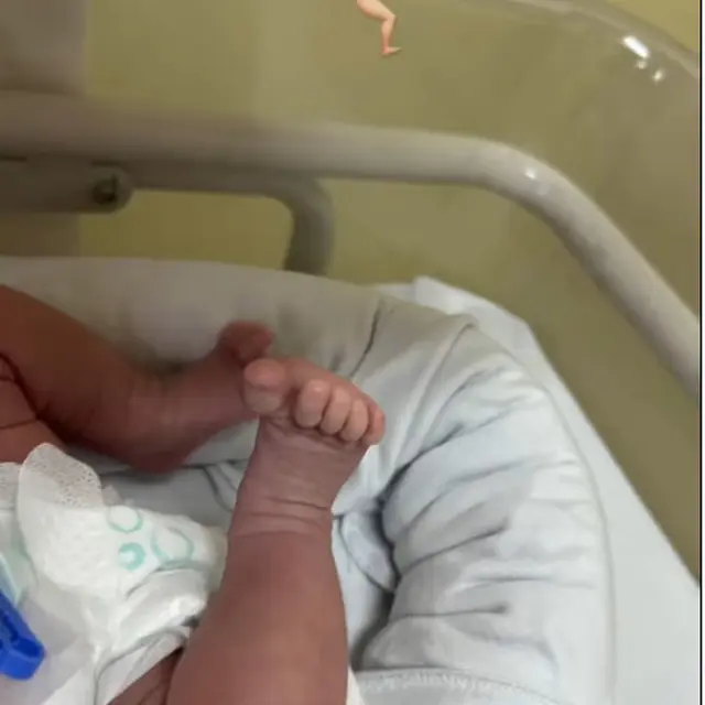 6 Potret Anak Kedua Lesti dan Rizky Billar Wajah Masih Dirahasiakan, Netizen Penasaran