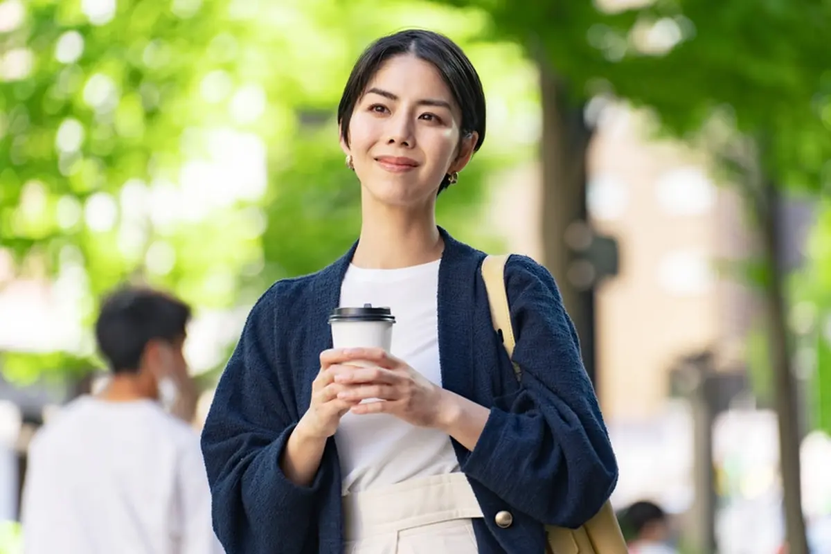 mandiri bekerja tersenyum bahagia independen karir