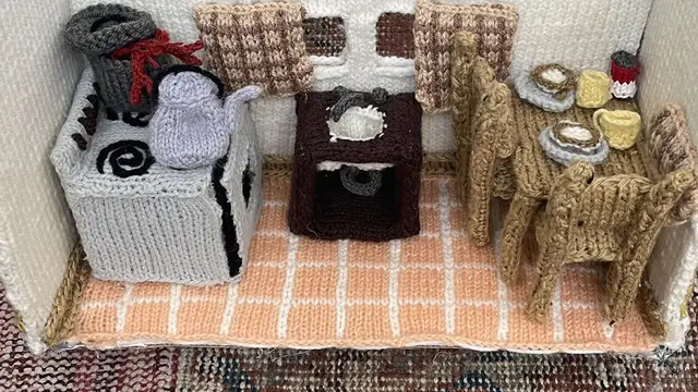 6 Potret Miniatur Ruangan dari Bahan Rajut, Detail Furniturnya Bikin Kagum
