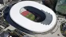 Stadion Nasional Tokyo yang baru untuk Olimpiade dan Paralimpiade Tokyo 2020 terlihat setelah selesai direnovasi di Tokyo (30/11/2019). Stadion bernilai 1,4 miliar dolar AS itu akan dibuka untuk pertama kalinya pada Desember 2019. (Naoya Osato/Kyodo News via AP)
