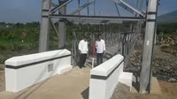  Kementerian PUPR secara aktif membangun infrastruktur jembatan tidak hanya jembatan bentang panjang namun juga jembatan gantung