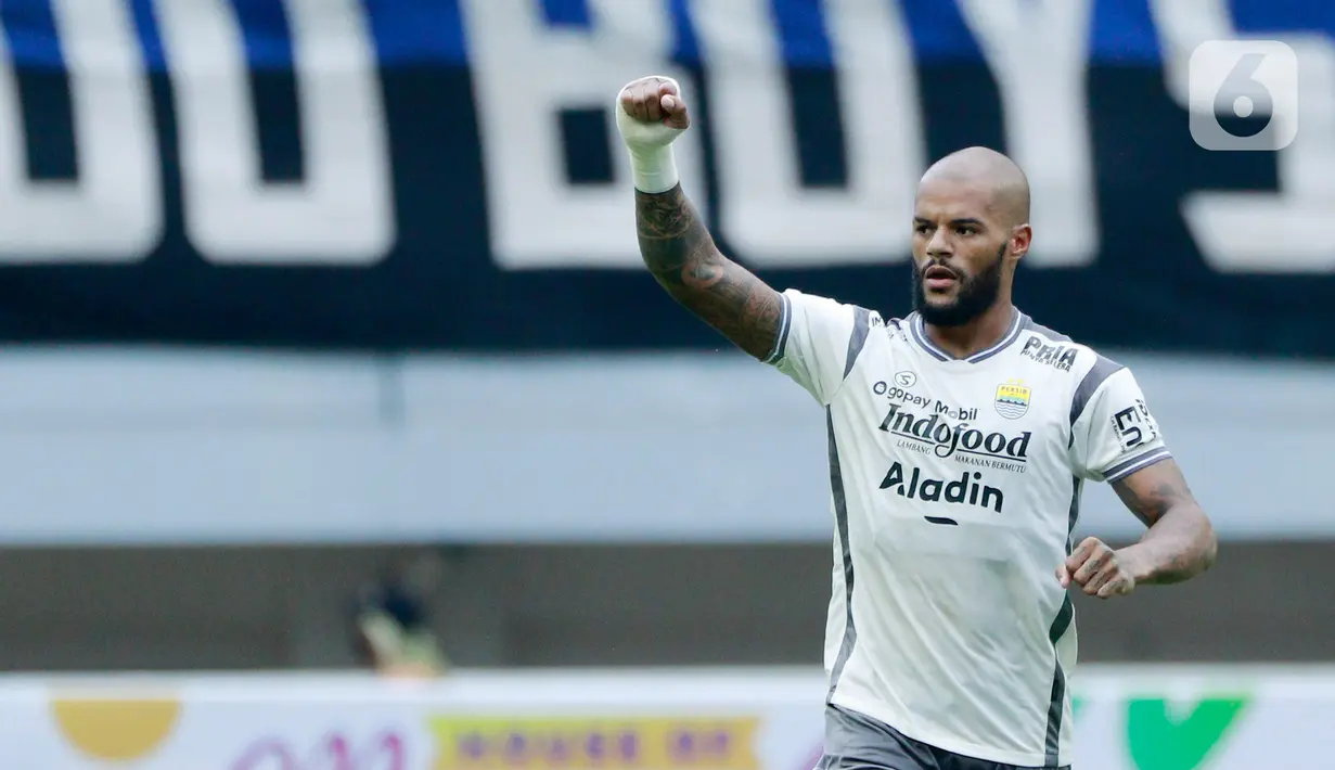 Pemain Persib Bandung, David da Silva, melakukan selebrasi setelah mencetak gol ke gawang RANS Nusantara FC pada laga pekan ke-25 BRI Liga 1 di Stadion Pakansari, Bogor, Minggu (19/2/20023). Berkat kemenangan ini, Persib naik ke peringkat dua klasemen Liga 1 dengan 49 poin menggeser Persija Jakarta. (Bola.com/M Iqbal Ichsan)