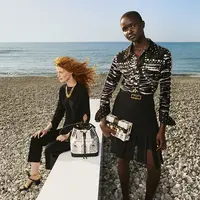 Kejutan seru hadir dalam koleksi fall-winter 2021. Louis Vuitton menyuguhkan kolaborasi terbarunya secara istimewa. Brand asal Prancis ini menjelajahi dunia kreatif unik bersama studio desain artistik terkenal Italia, yaitu Fornasetti. (Foto:  dok. Louis Vuitton )